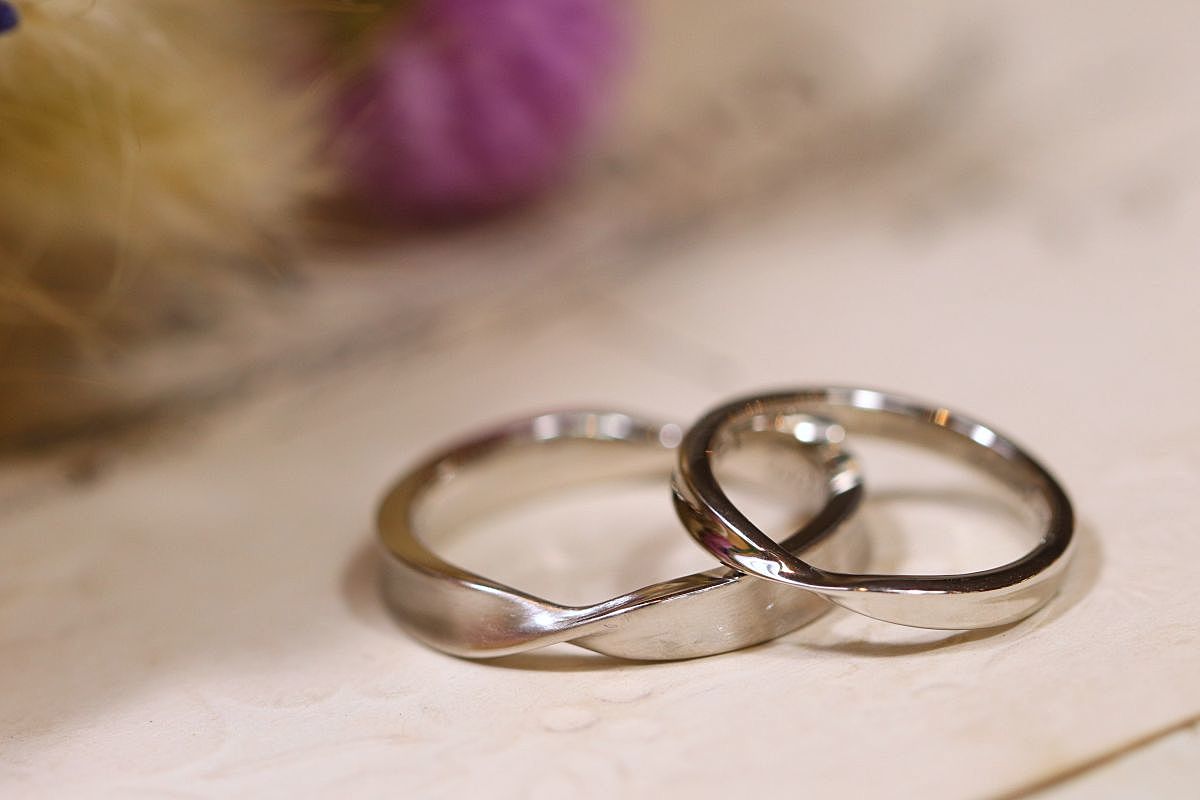 メビウスリボンの結婚指輪