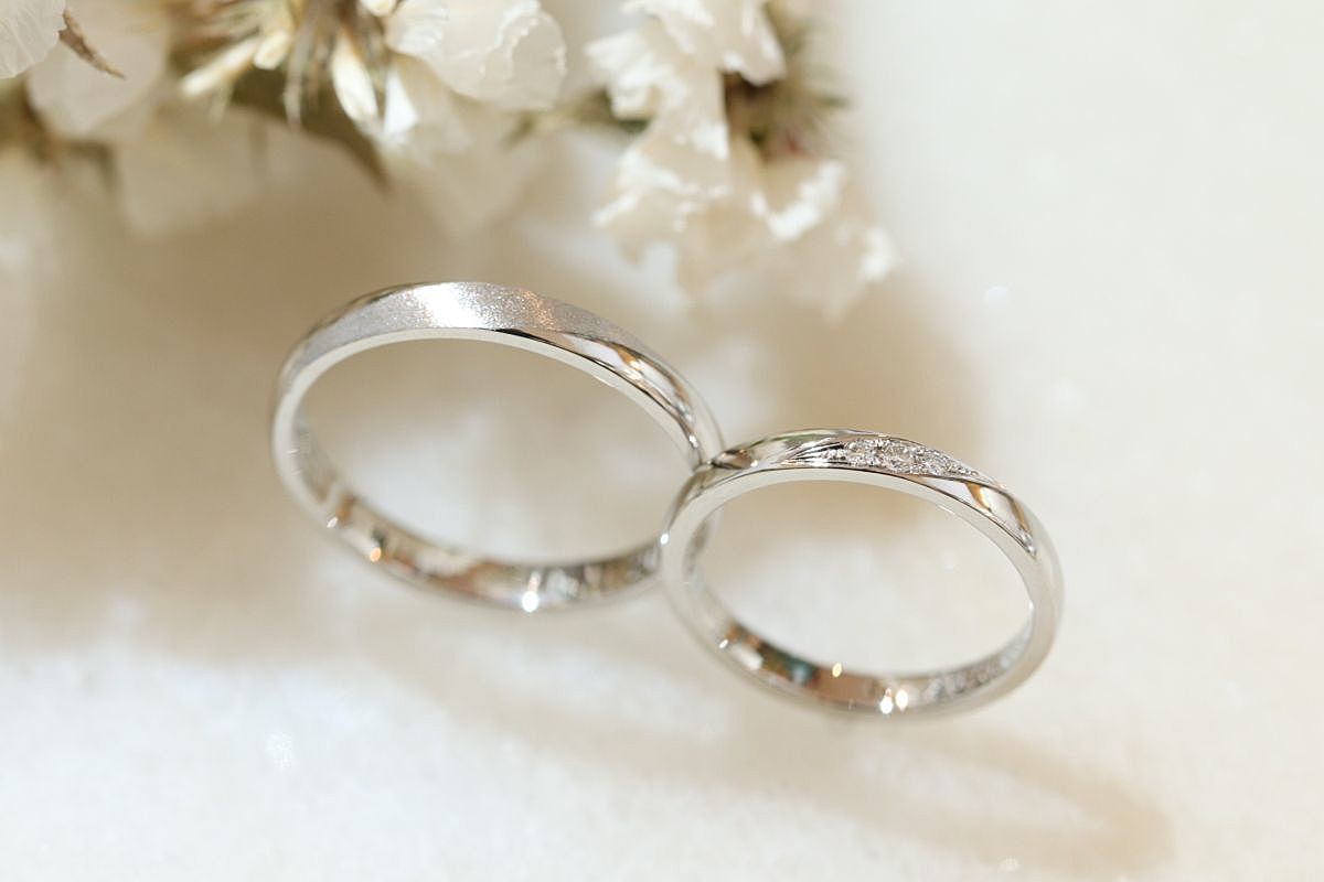 コントラストが美しい結婚指輪