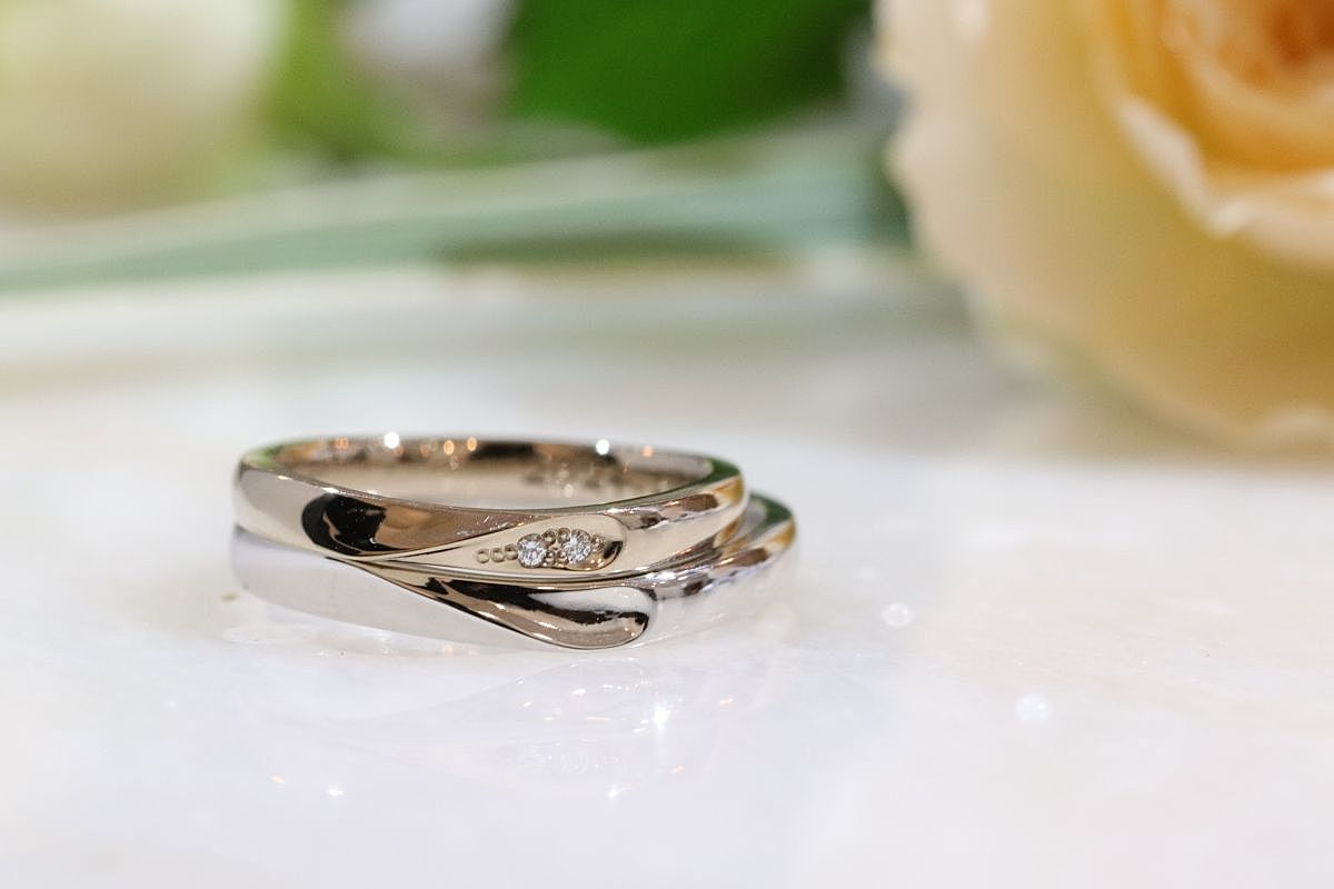 2つで一つ　ハートが浮かぶ結婚指輪