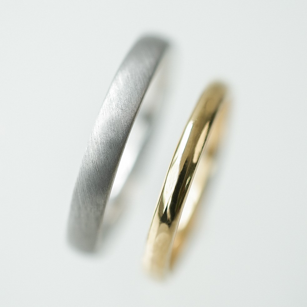 素材の色を楽しむ、上品なプレーンリング