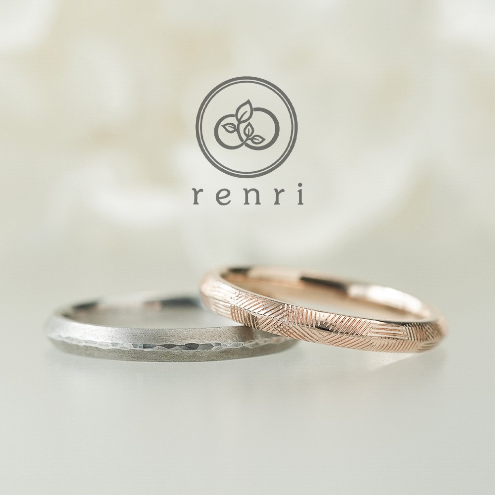 シャープなシルエットが個性的なデザインリング