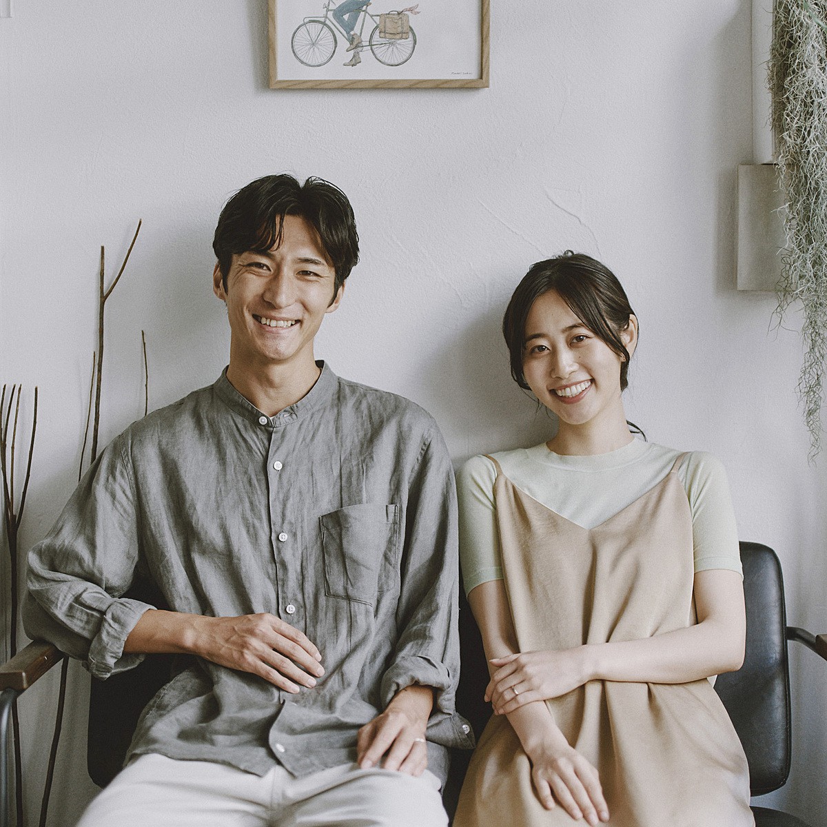 表情豊かなコンビカラーのハーフデザインリング 