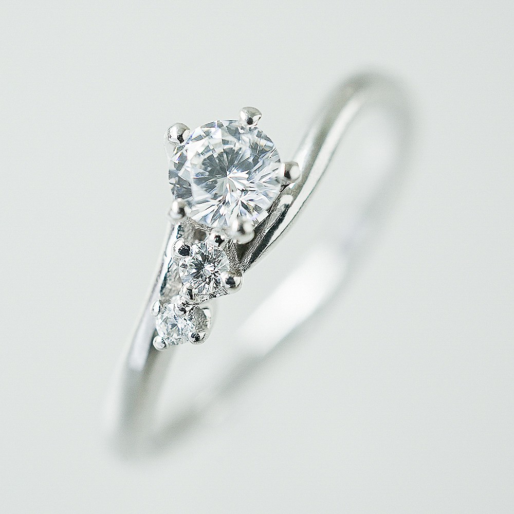 結びのかたちで差をつける、エンゲージリング