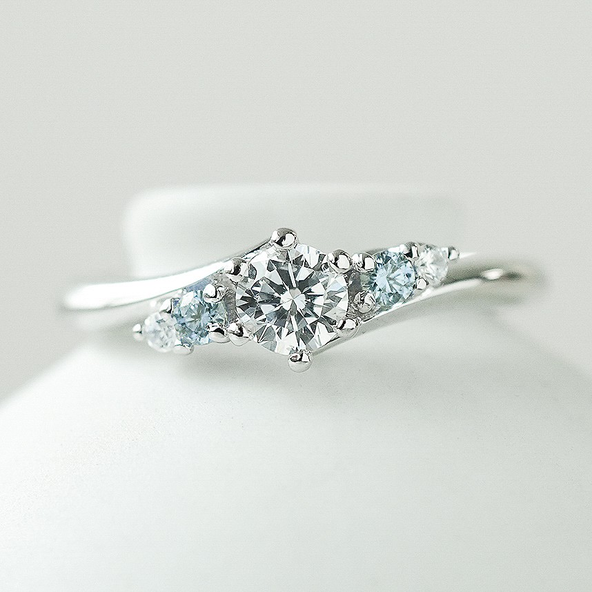 すっきりと魅せる、エレガントなデザインエンゲージ