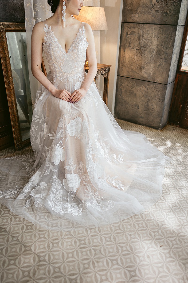 3D LACE DEEP V NECKLINE DRESS