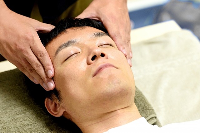 【新郎メンズブライダル】メンズフェイシャル+ヘッドかっさスパ+背中・肩首腕のアロママッサージ90分