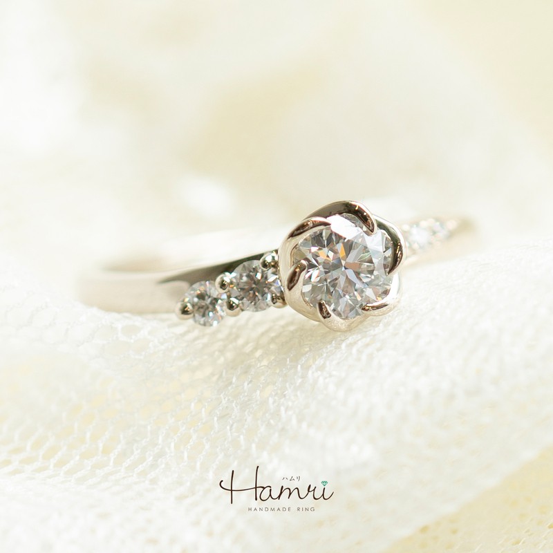 シャンパンゴールドの婚約指輪