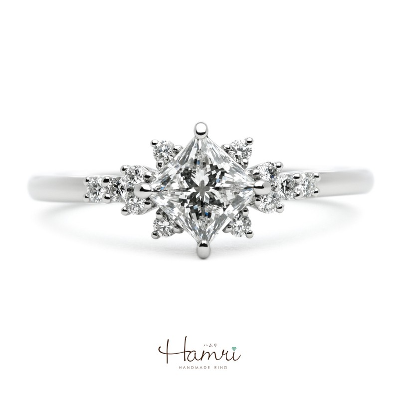プリンセスカットの婚約指輪