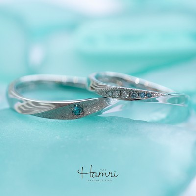 ブルーグラデーションの結婚指輪