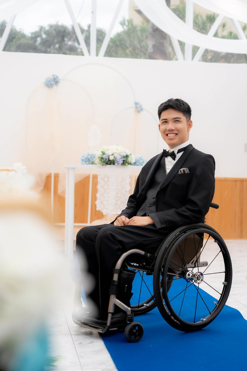 車椅子ブラックタキシード