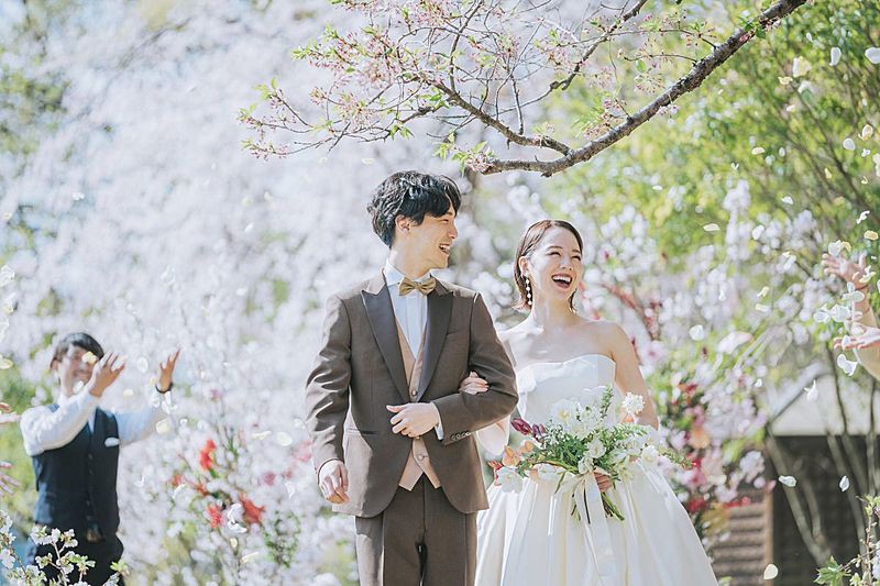 サクラテーブル バイ・ザ・リバー（Sakura Table by the River）