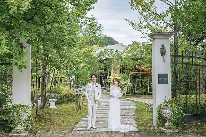 サクラテーブル バイ・ザ・リバー（Sakura Table by the River）