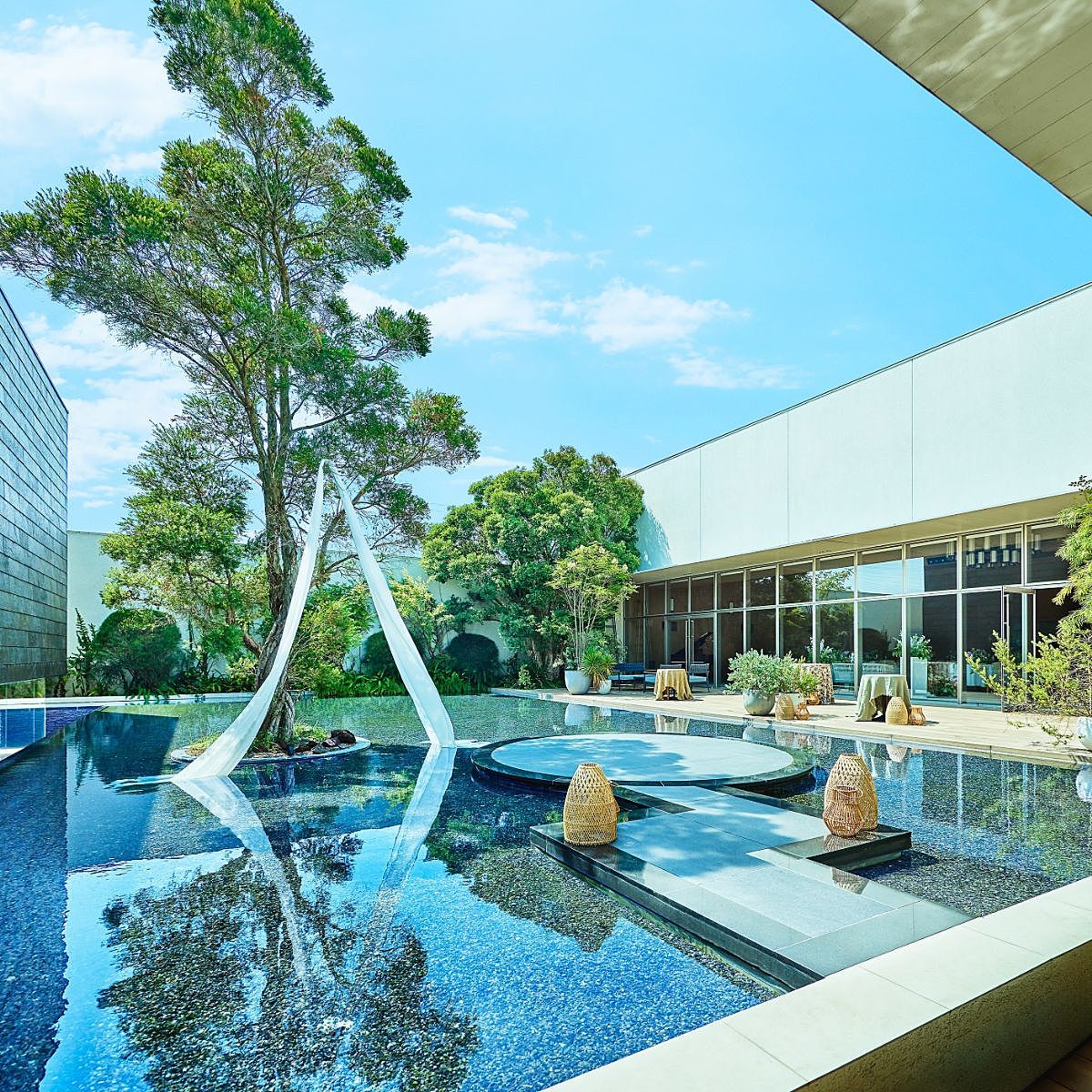 熊本モノリス（KUMAMOTO MONOLITH）