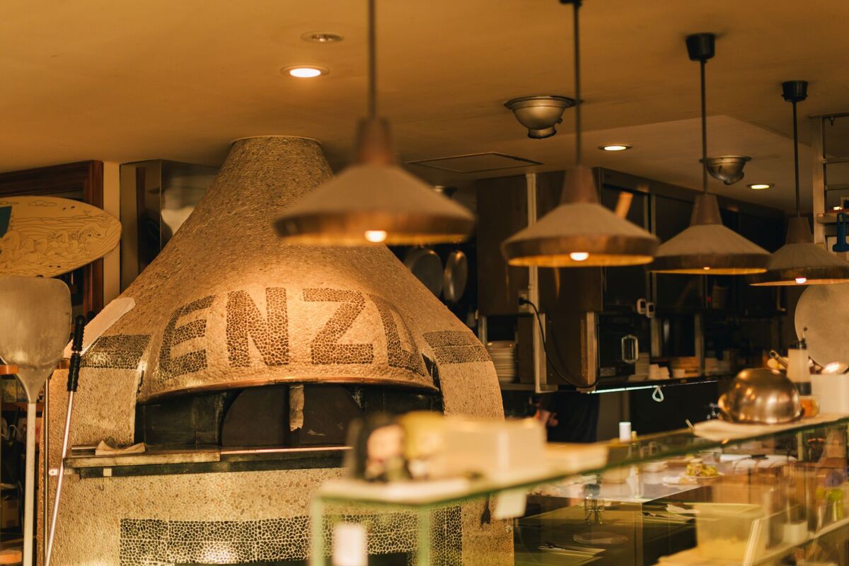 ピッツェリア ダ エンゾ(Pizzeria da Enzo)/SALLY WEDDING DESIGN