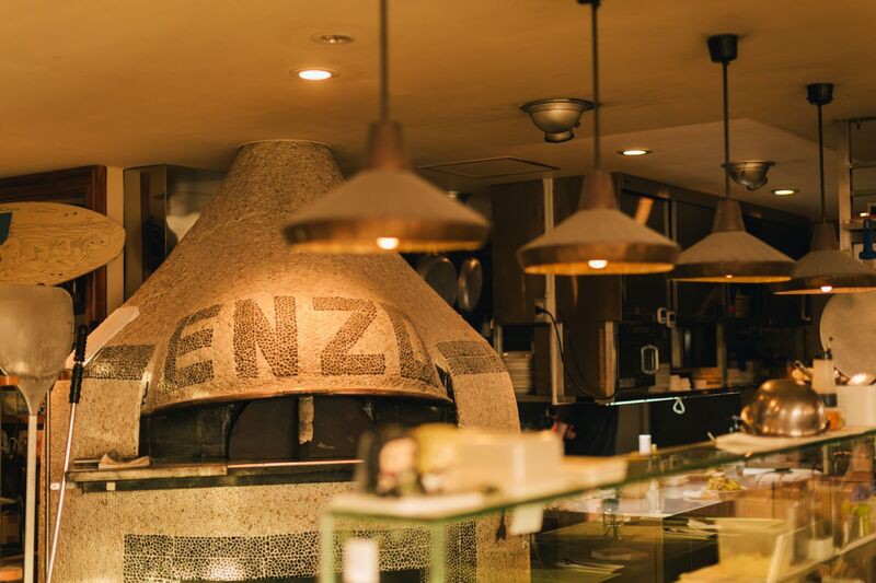 ピッツェリア ダ エンゾ（Pizzeria da Enzo）／SALLY WEDDING DESIGN	