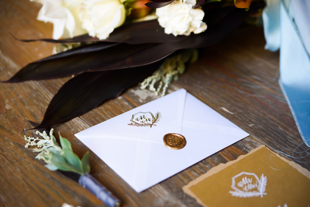 結婚式の招待状 いつ準備する オーダーor手作りの特徴と費用も 結婚式場 ウェディングドレスや費用など結婚式の情報がいっぱい トキハナmagazine