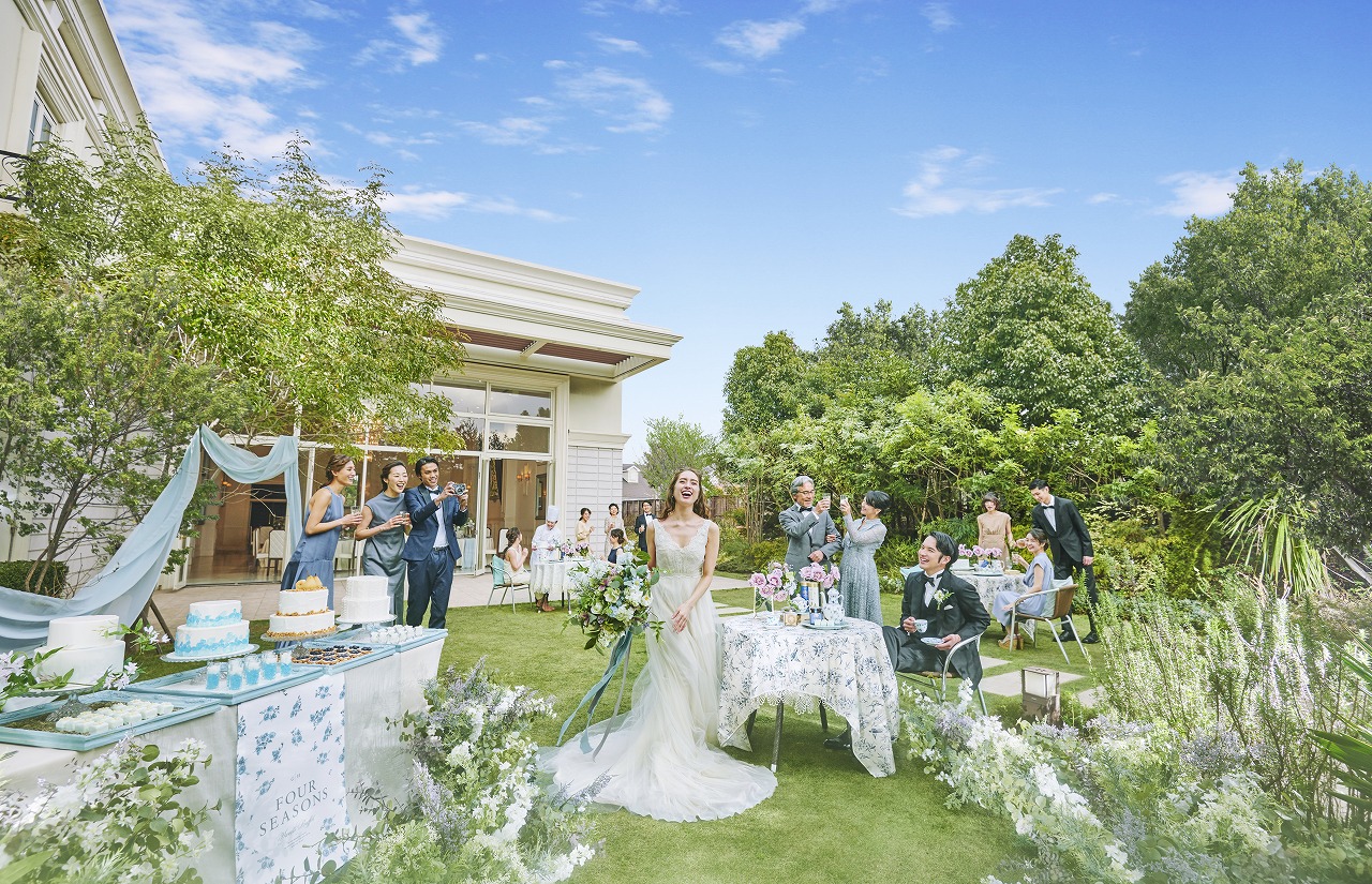 ここが日本であることを忘れそう！ガーデンウエディングでかなえる海外風挙式｜結婚式場・ウェディングドレスや費用など結婚