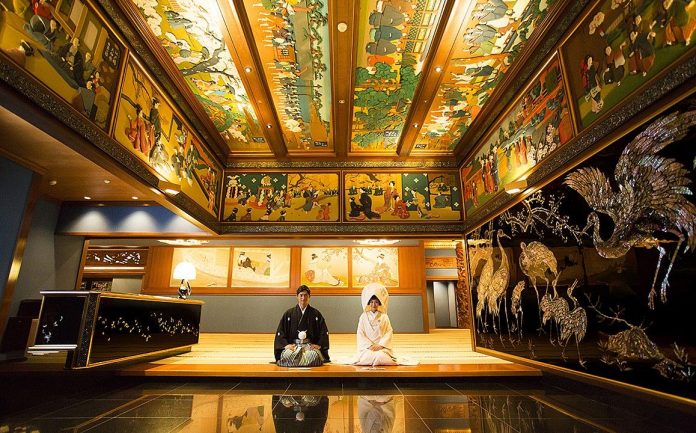 ホテル雅叙園東京からlive中継 白無垢 が着たいならここ まるで美術館のような色彩豊かな結婚式場だからこそ 写真映え が叶う 結婚式場 ウェディングドレスや費用など結婚式の情報がいっぱい トキハナmagazine