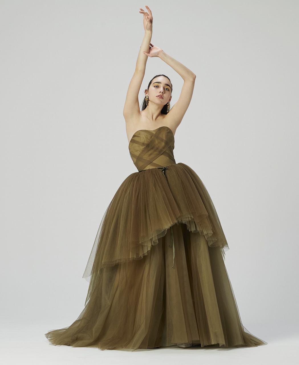 Mirror Mirror 取材記事 話題のドレスショップ徹底リサーチ 一生の自信へとつながるドレスがあなたの運命の１着に 結婚式場 ウェディングドレス や費用など結婚式の情報がいっぱい トキハナmagazine