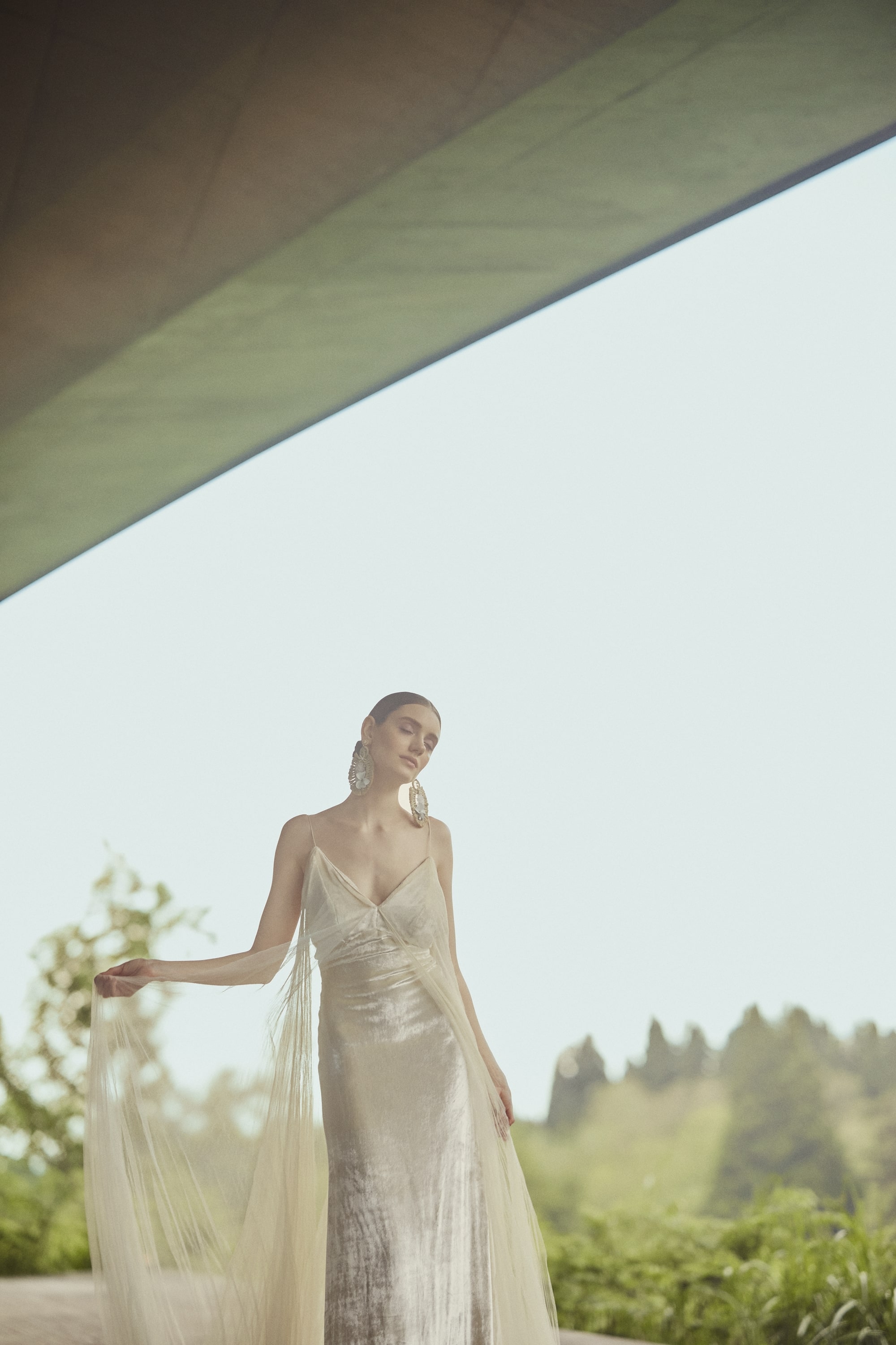 Mirror Mirror 取材記事 話題のドレスショップ徹底リサーチ 一生の自信へとつながるドレスがあなたの運命の１着に 結婚式場 ウェディングドレス や費用など結婚式の情報がいっぱい トキハナmagazine