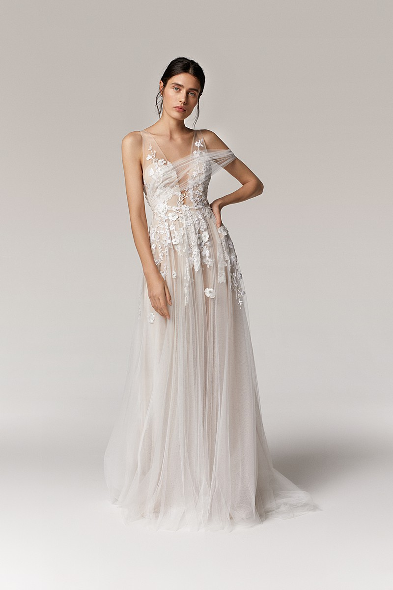 大人おしゃれな結婚式を 40代花嫁レンタルウエディングドレス特集 結婚式場 ウェディングドレスや費用など結婚式の情報がいっぱい トキハナmagazine